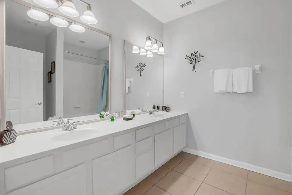 Elegant and Spacious 3BD Town Home With CDC Standards - CLOSE to Convention Center #3VC007