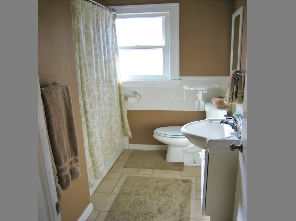 Downtown 5-Bedroom Home with a Hot Tub