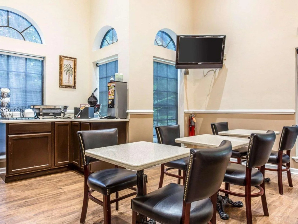 Econo Lodge Inn & Suites Cayce I-26 Airport