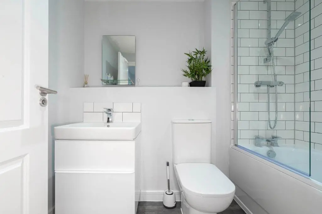 MAEVELA Apartments - Jungle Vibe Luxury City Centre 1 Bed Apartment - NEW BUILD - City Centre, Digbeth - ROOFTOP TERRACE - PS4 & Smart TV's