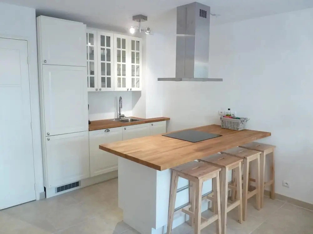 Elegant 2 Bed Apartment With Modern Design and Terrace Close to Beaches and Cannes Center - 546