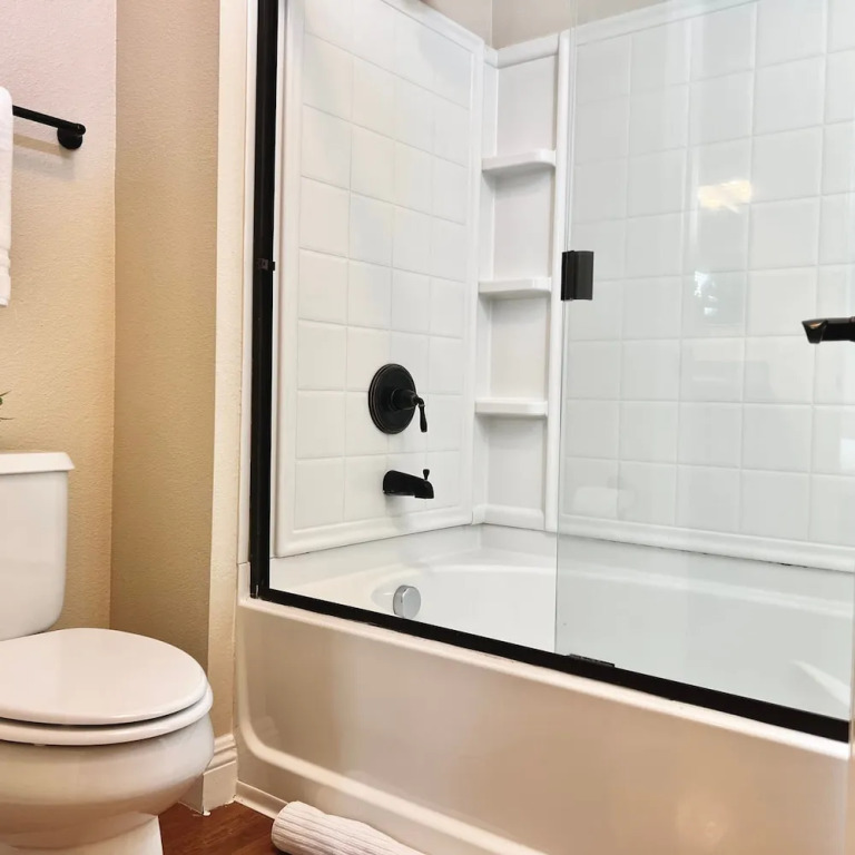 Relaxing 2-br Apt With Pool Hot Tub Gym