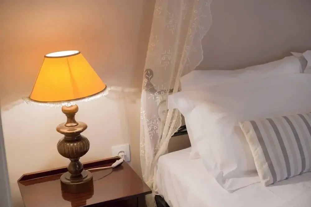 Relax in Elliniko Hidden Gem-vintage Bungalow With Garden and Hot Tub in an Iglo