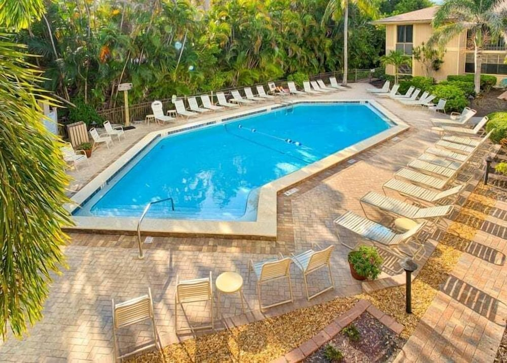 Coquina Beach 4f 3 Bedroom Condo