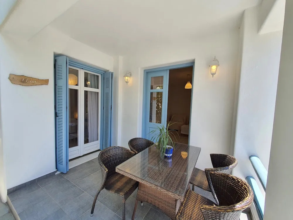 Karaoulanis Apartments