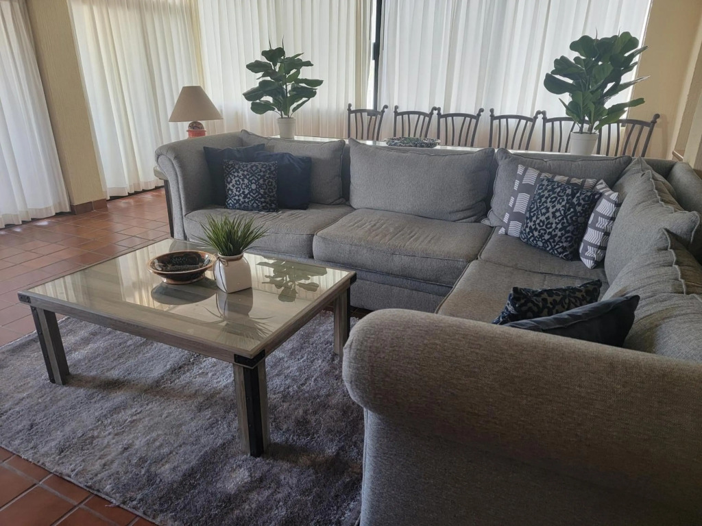 Cabos Hidden Gem Medano Beach -Marina Sol LRG 2 Bed 2 mins to Beach, Downtown & Marina