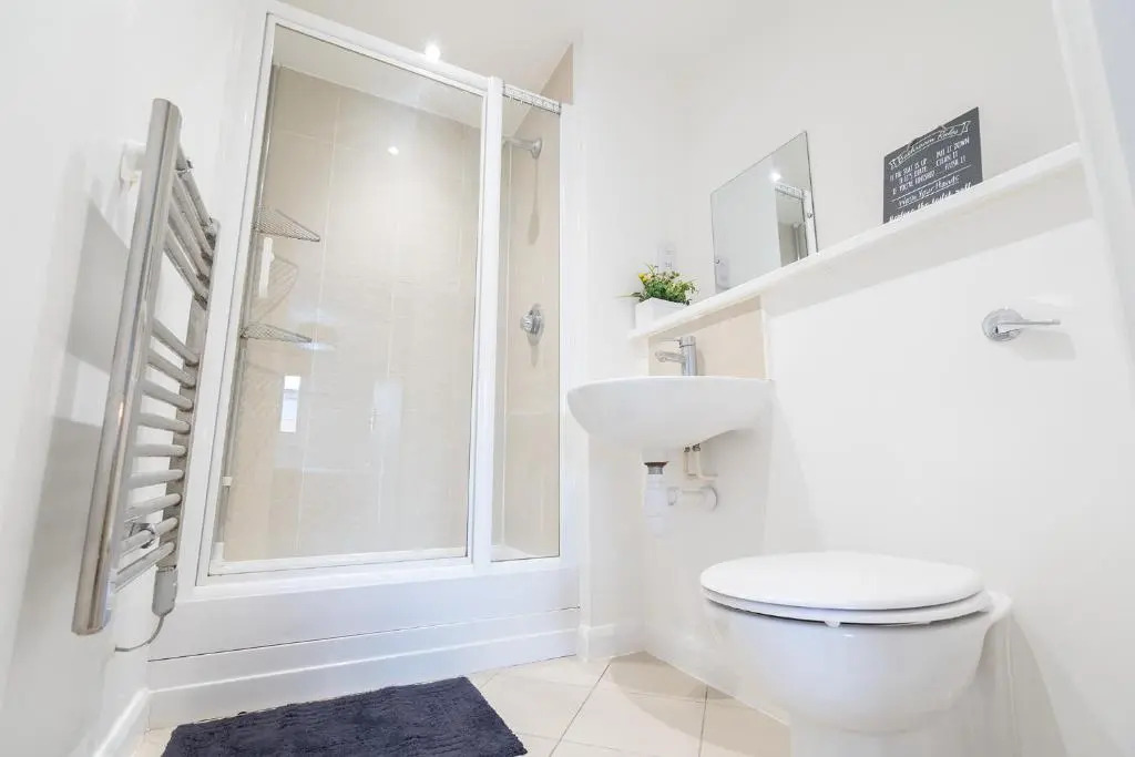MAEVELA Apartments - Ultra Lavish Luxury 2 Bed Apartment City Centre - With BALCONY - FREE SECURE PARKING - PS4 & Smart TV's