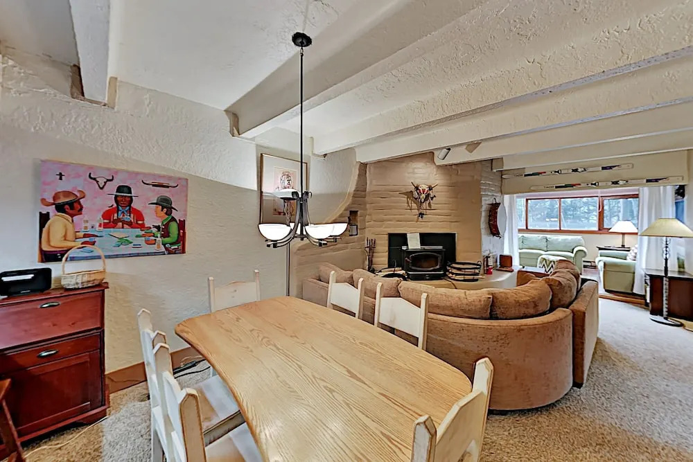 15tru5ai 3 Bedroom Condo