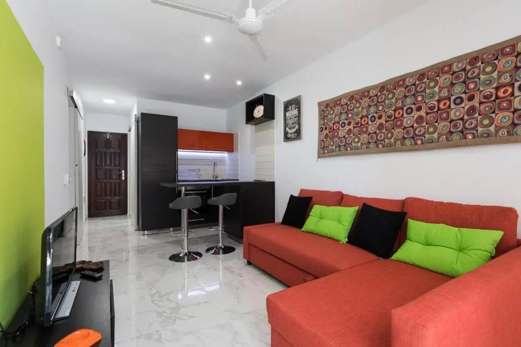 5 min walk from Yumbo 208