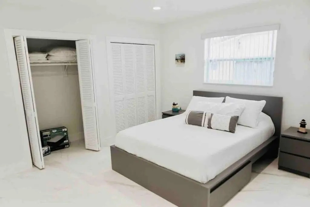 Entire House - 5 Minutes to the Beach and FLL Airport