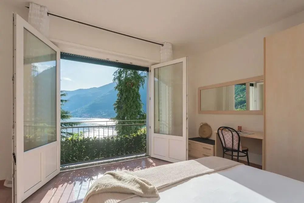 The Writers Nest Waterfront Villa by Rent All Como