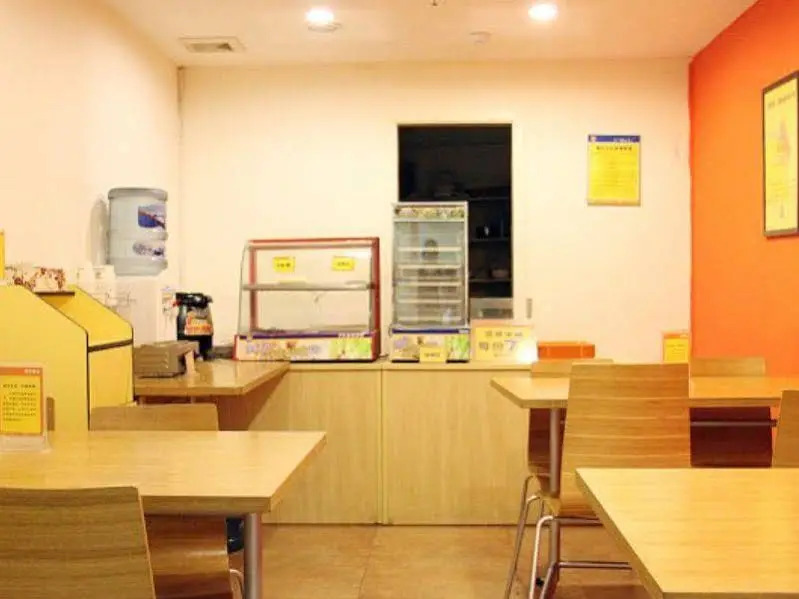7 Days Premium Hotel Chengdu Kuangzhai Alley New City Square Branch