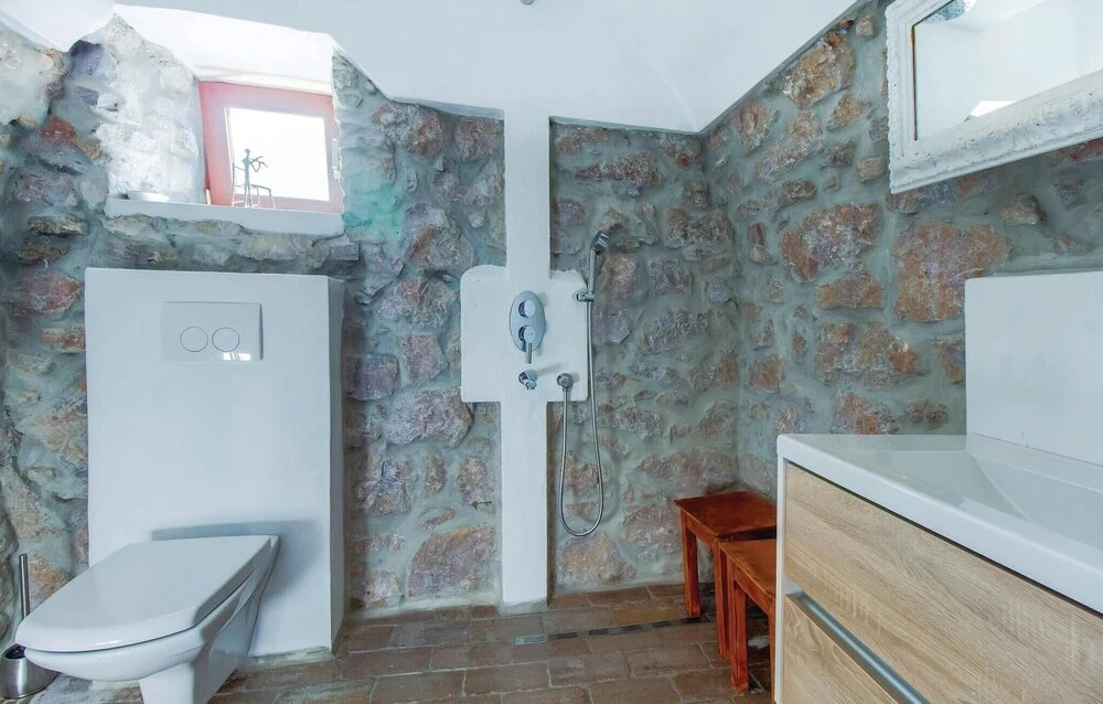 Beautiful Home in Mali Losinj With Wifi and 1 Bedrooms