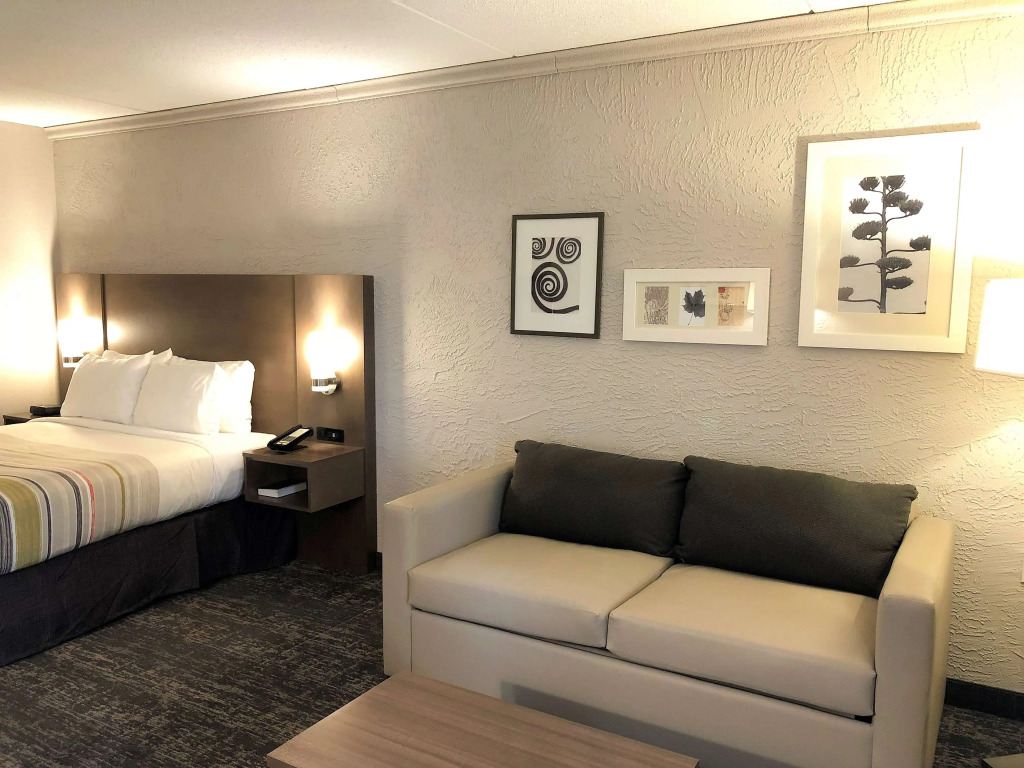 Country Inn & Suites by Radisson, Mt Pleasant-Racine West, WI