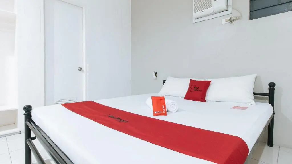 RedDoorz near SM Calamba