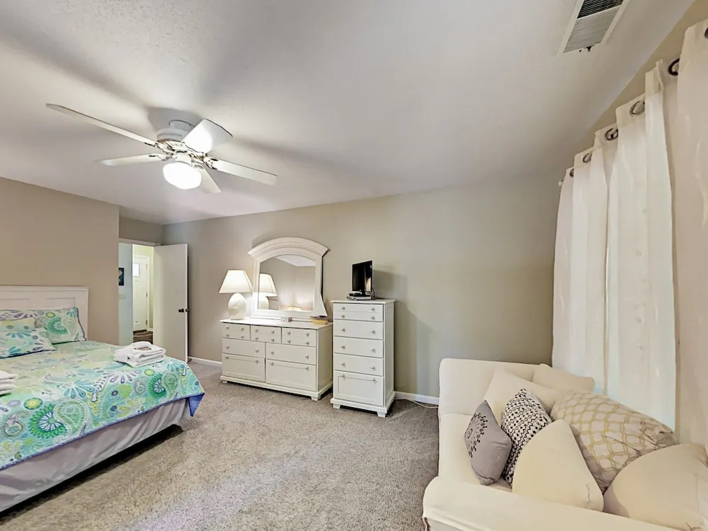 Sea Pines 2br W/ Patio, Near Beach 2 Bedroom Home