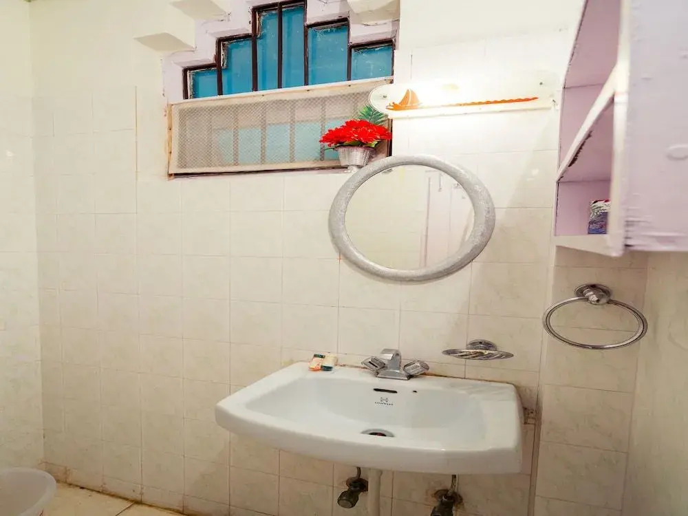 OYO 13726 Home Cozy 2BHK Hathi Paon Road