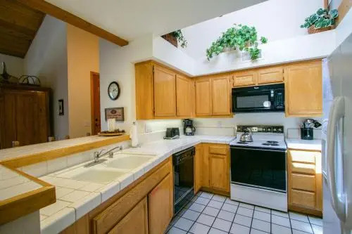 Snowcreek 626 2 Bedrooms 2 Bathrooms Condo
