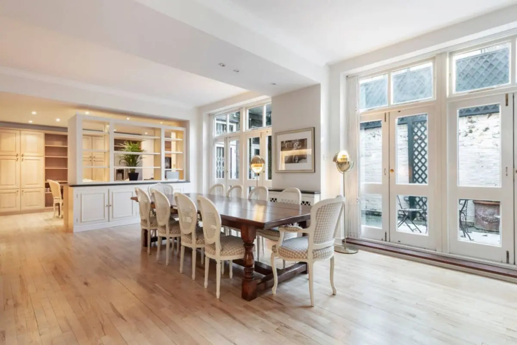 The Heart of Chelsea - Modern & Bright 3BDR Home with Gym, Parking & Patio