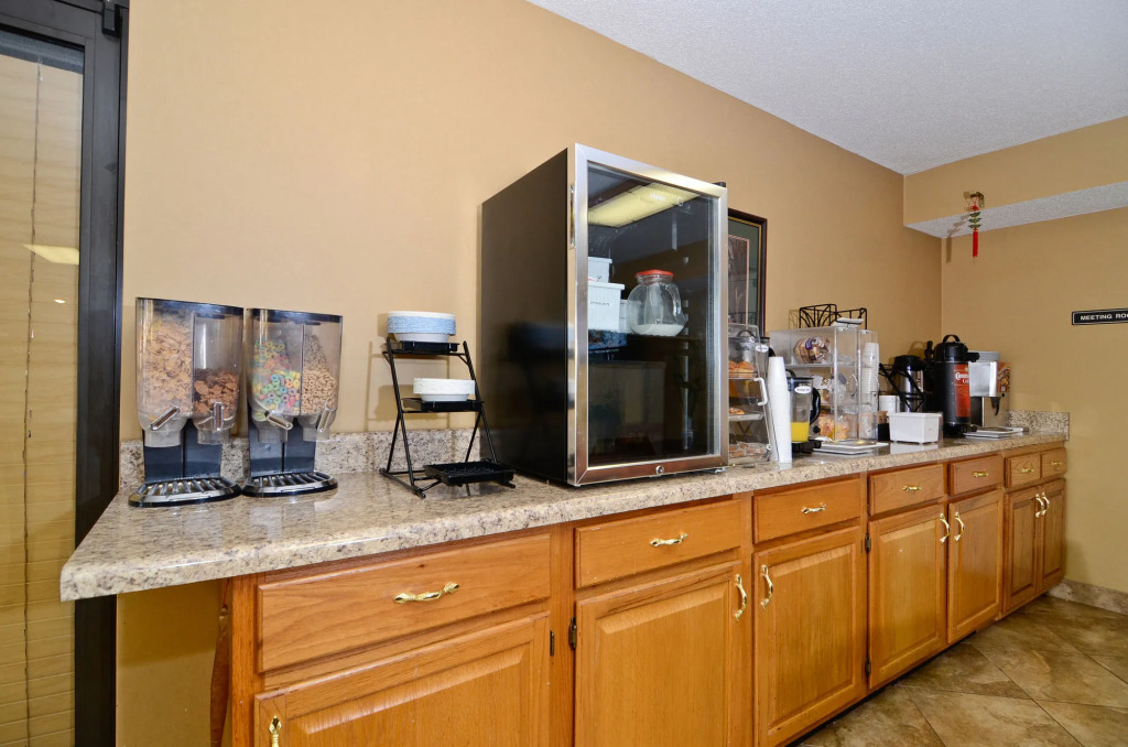 Travelers Inn & Suites - Memphis