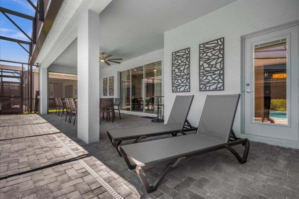 10 Bedroomss/ Windsor Island Home
