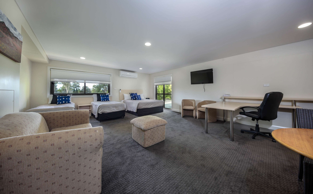 Belconnen Way Hotel & Serviced Apartments