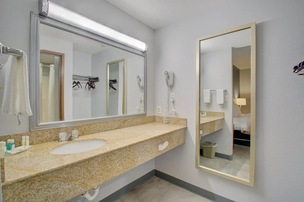 Quality Inn & Suites CVG Airport