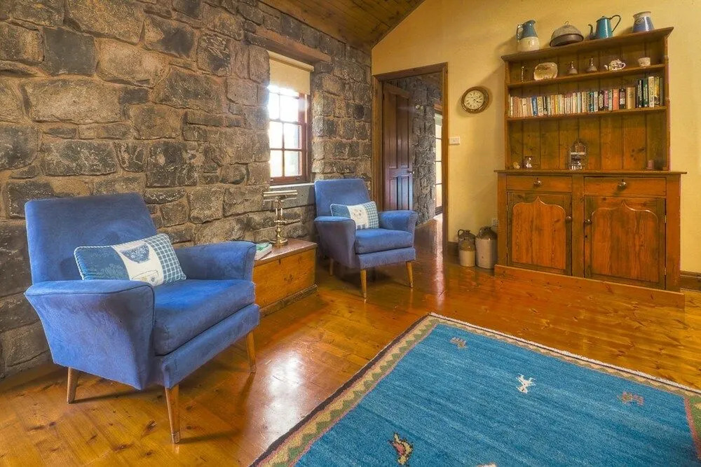 Breakfast Creek Cottage - Central bluestone cottage