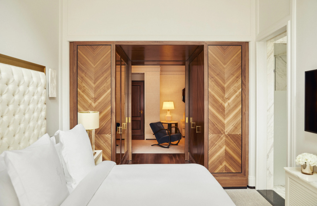 Отель Four Seasons Hotel Madrid