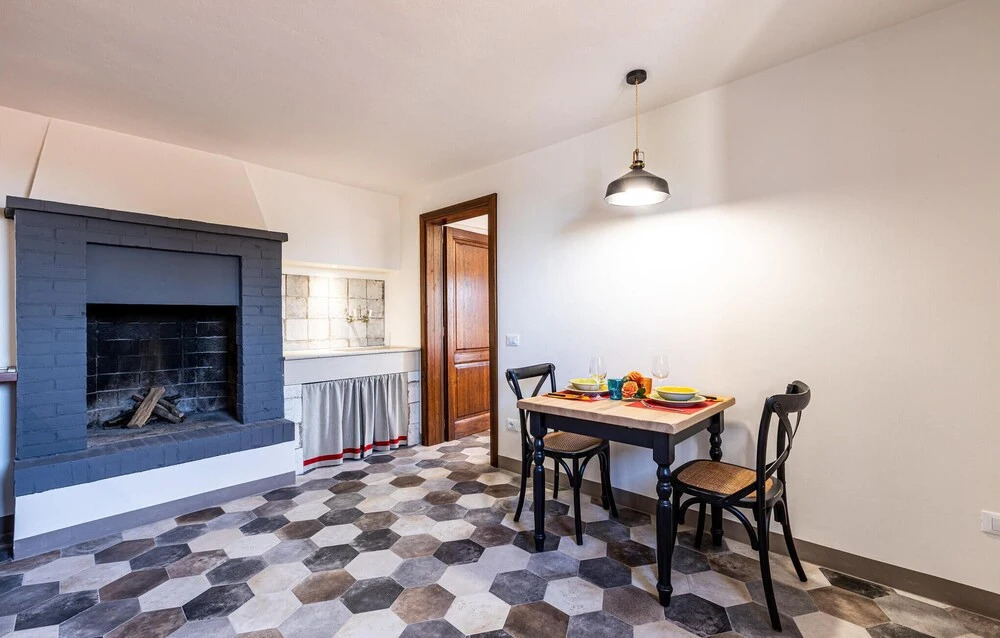 Beautiful Apartment in Vinci With Wifi and 1 Bedrooms