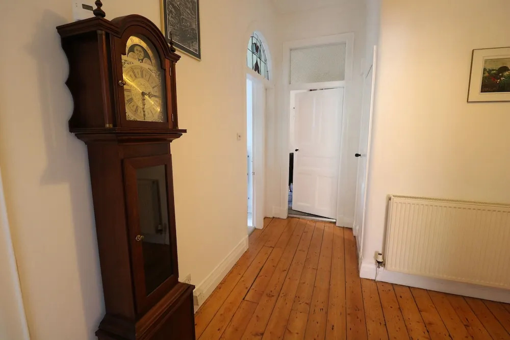 Period Deco flat in west end