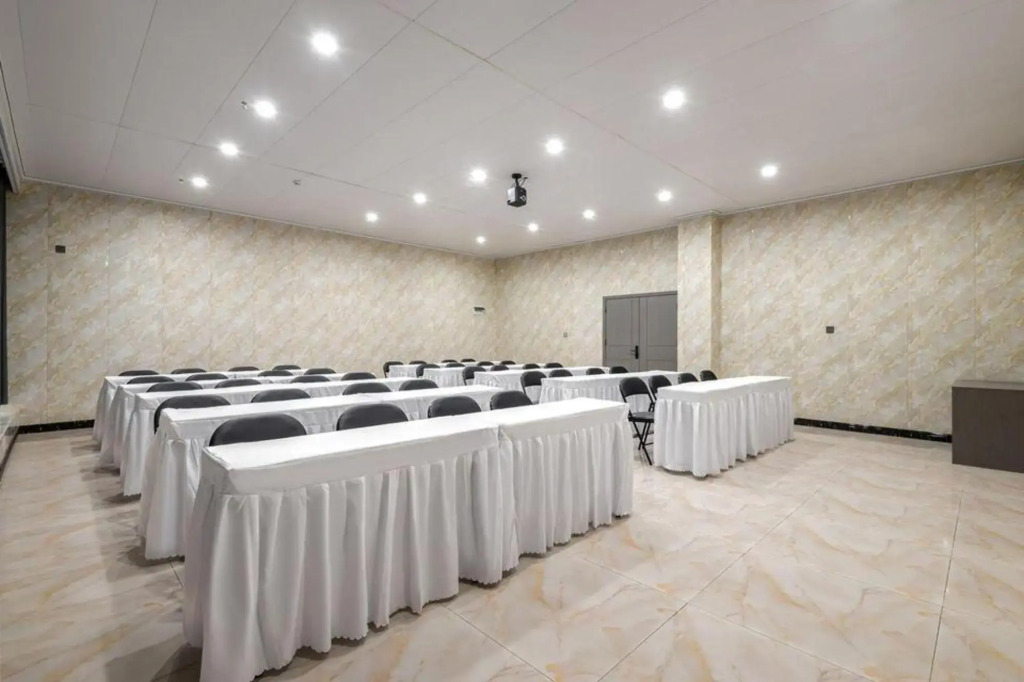 Boyixin Hotel (Anshun West High Speed Railway Station Airport Road)