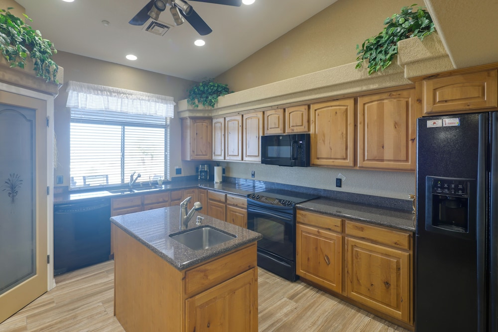 Patio + Lake Havasu View: Scenic Gated Retreat!