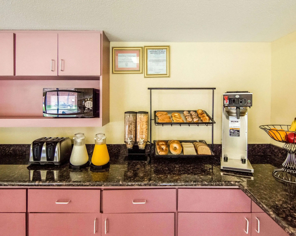Rodeway Inn & Suites Highway 290 Northwest