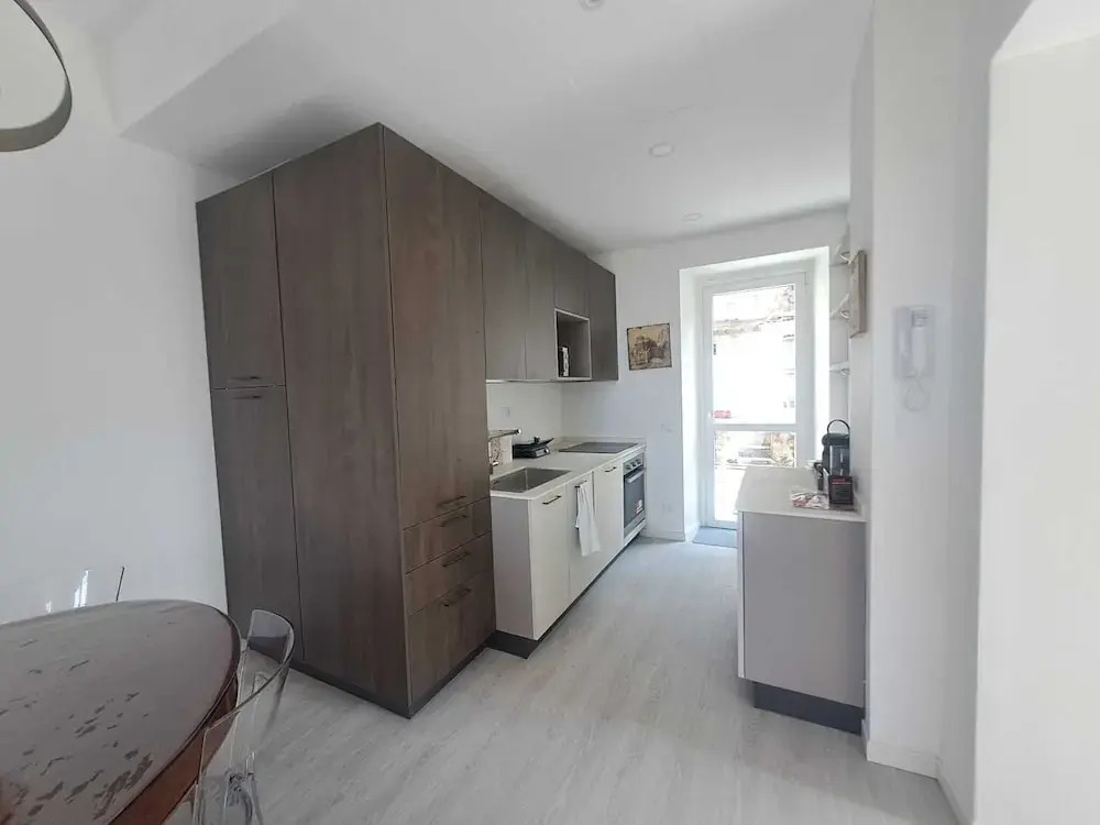 Central Design Flat With Parking
