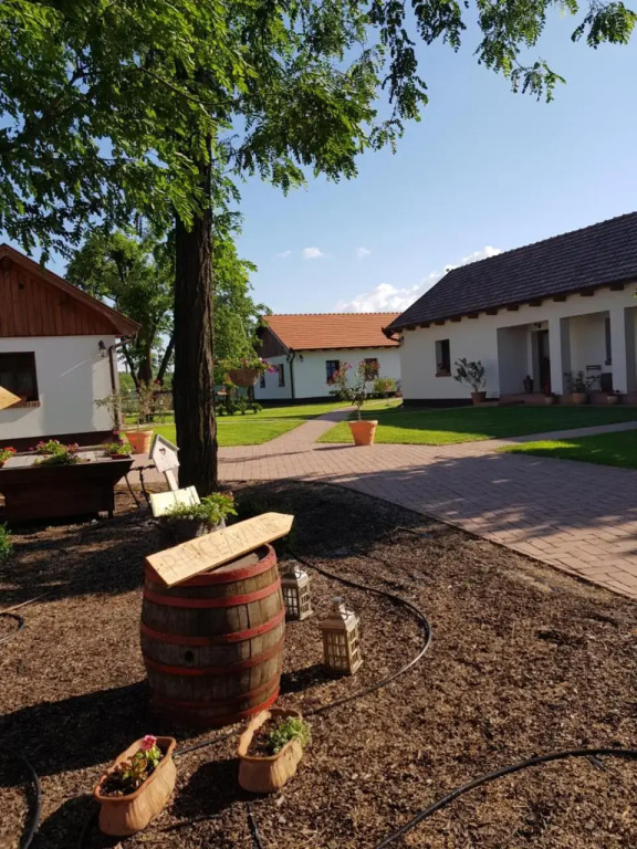 Tóth Vendégház és Apartmanház Újfehértó