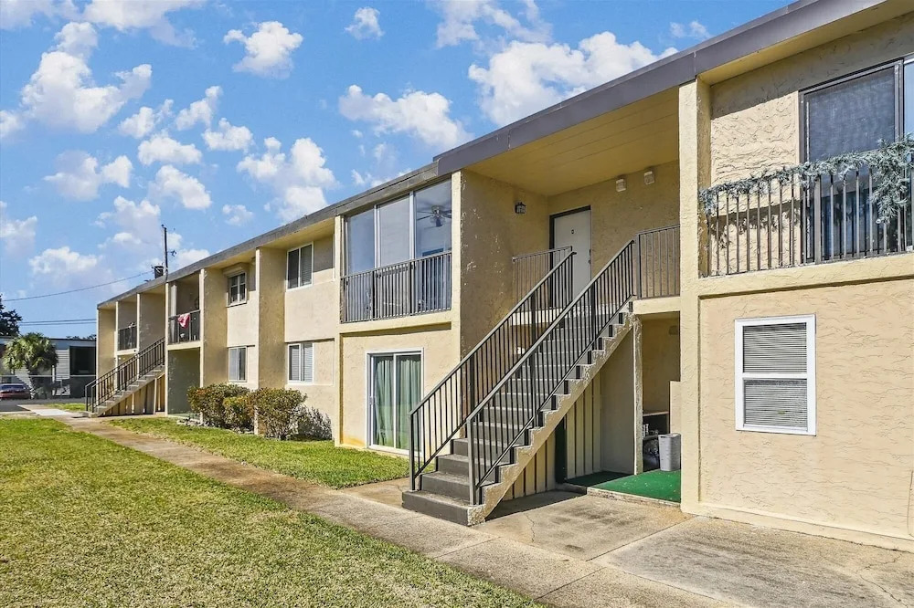 Sea Palm 1D is a 2 BR 1 Bath that is pet friendly and sleeps 6 by RedAwning