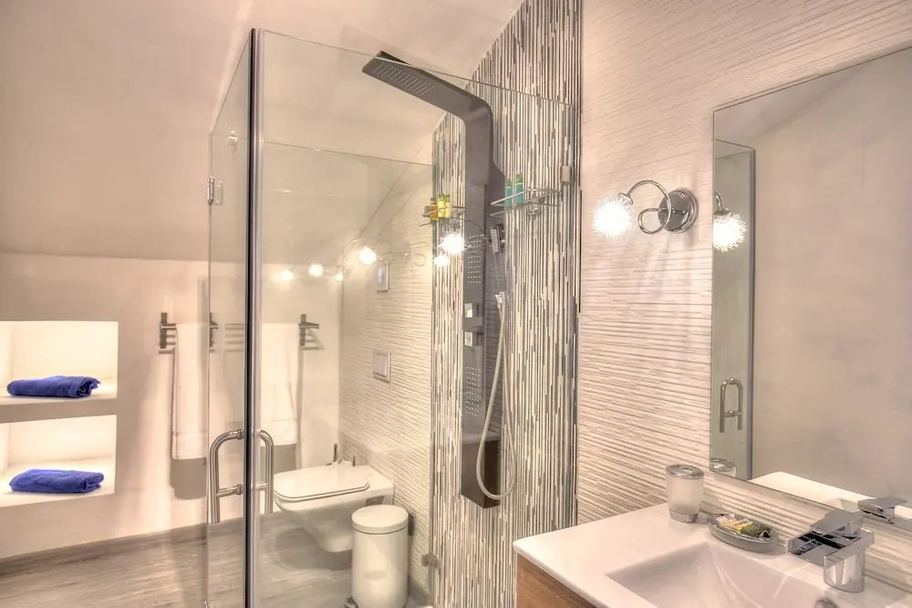 Chic Beach Apartment for Couples S-H203