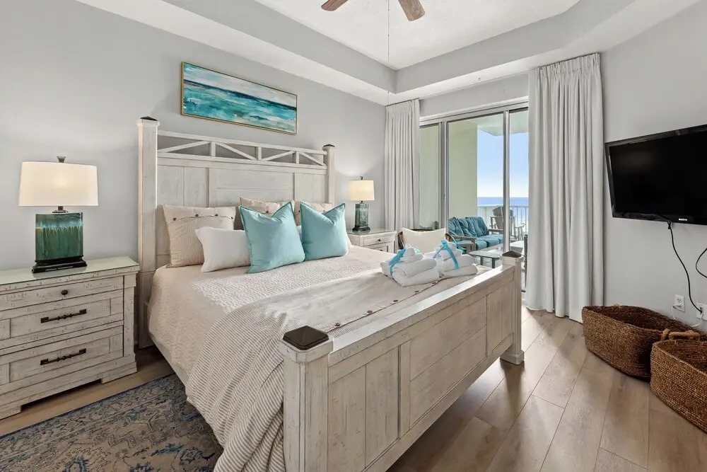 NEWLY RENOVATED! Breathtaking views! Fourth Floor! Pools! Grill! Beach Chairs