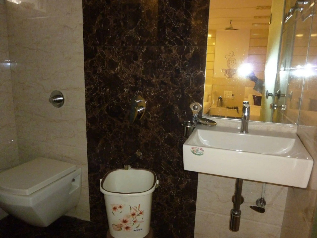 Hotel Satellite