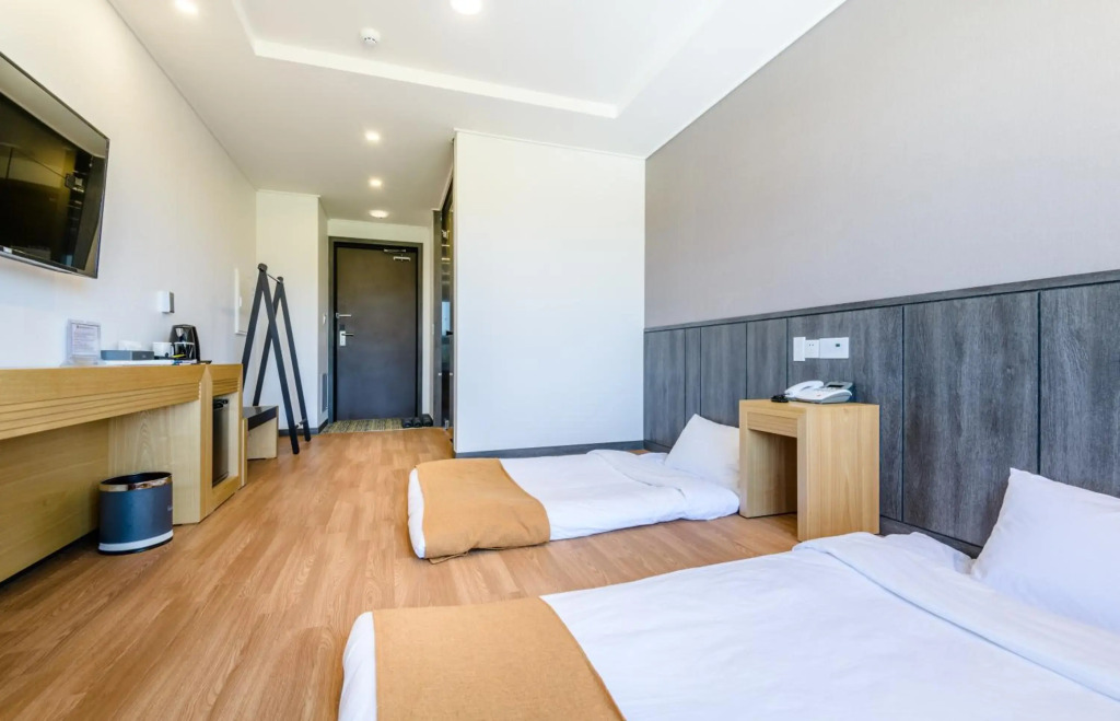 Thira Hotel