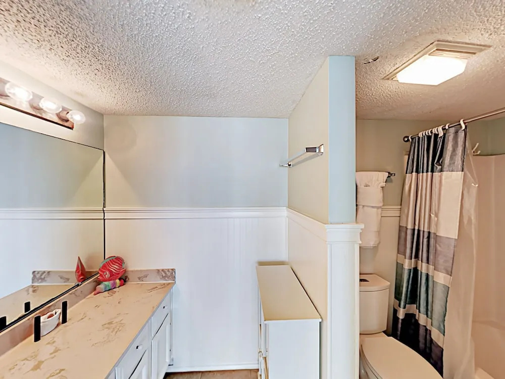 5570 Gulf Blvd Condo Unit 203 - 2 Br condo by RedAwning