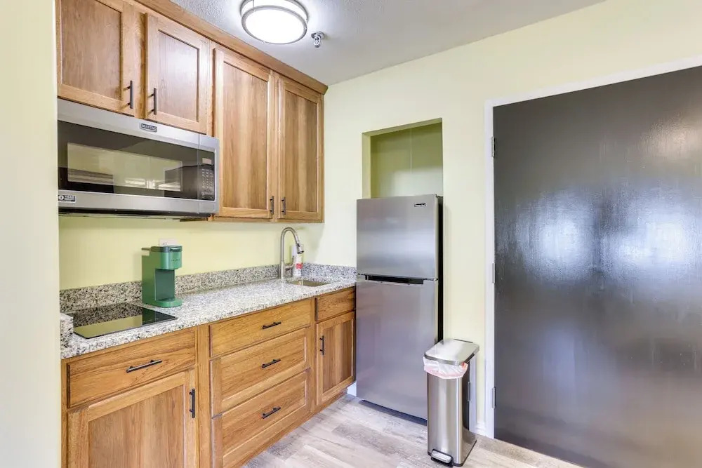 Quiet Oakland City Studio: Walk Downtown!