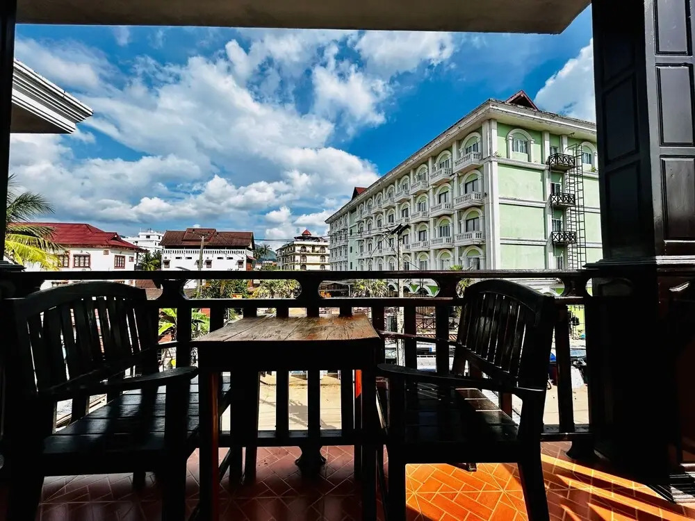 Domon Riverside Hotel