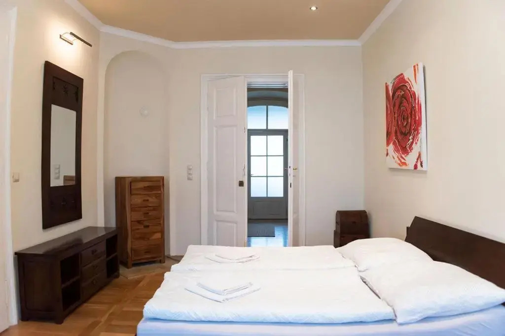velký apartmán (145m2), v historickom centre Bratislavy na pešej zóne