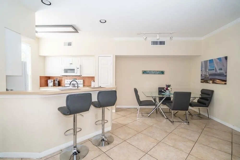 Captivating Extended Stay Or Corporate Rental 2 Bedroom Townhouse
