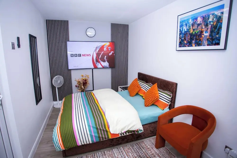 Modern 1 Bedroom Apartment in Quiet Tilbury Town