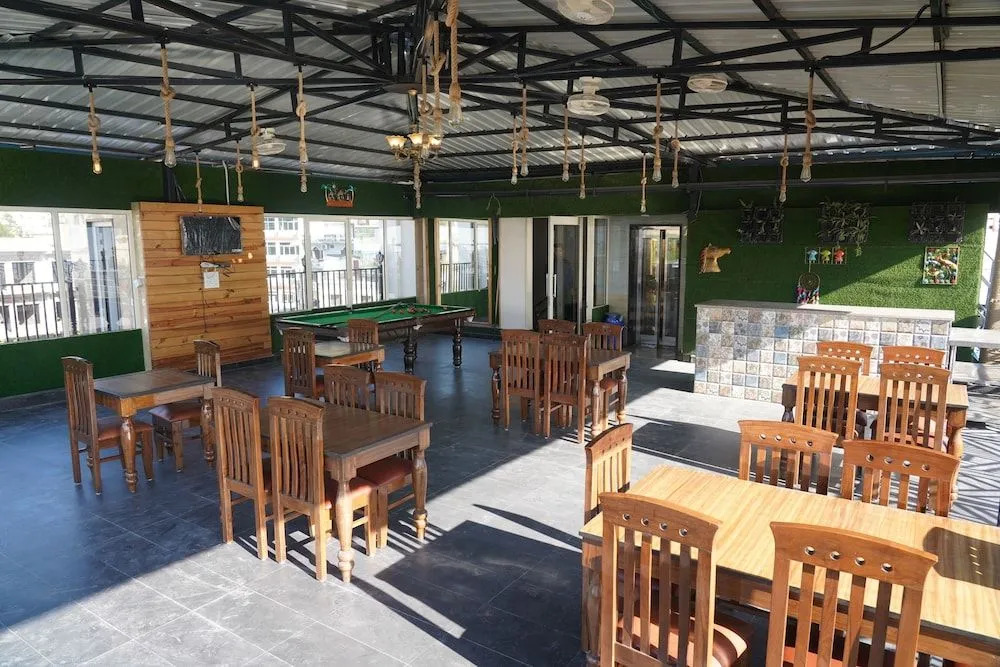 Dewdrop Pride Inn