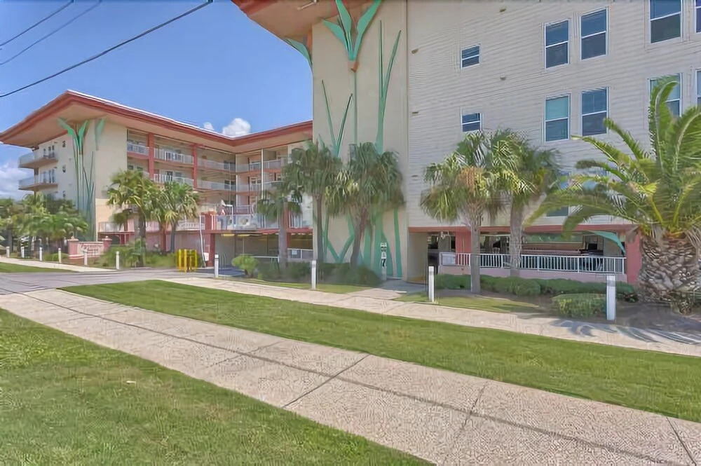 Paradise Shores 103