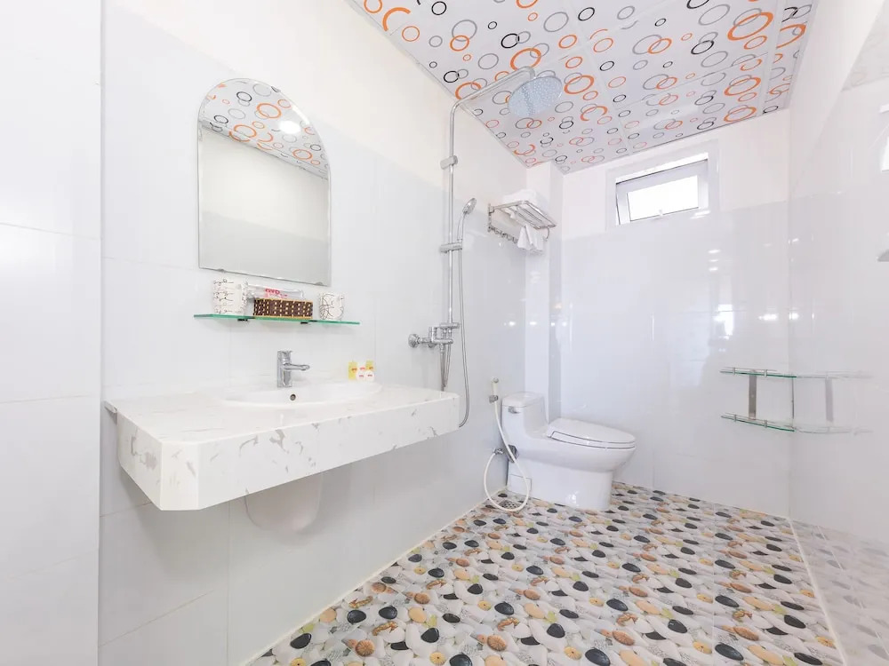 Flower House Apartment by OYO Rooms